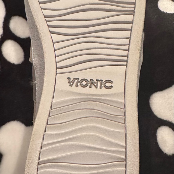 Comfortable slip ons that include a built in arch support - Picture 2 of 2
